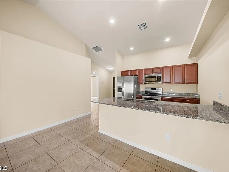 2820 SW 7th Pl — Photo 10