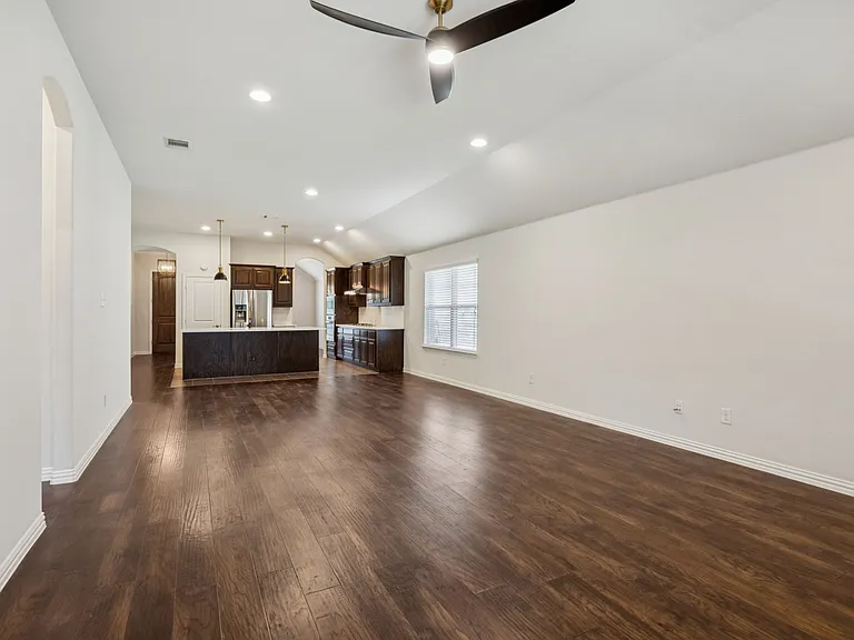 2317 Houston Dr — Photo 8
