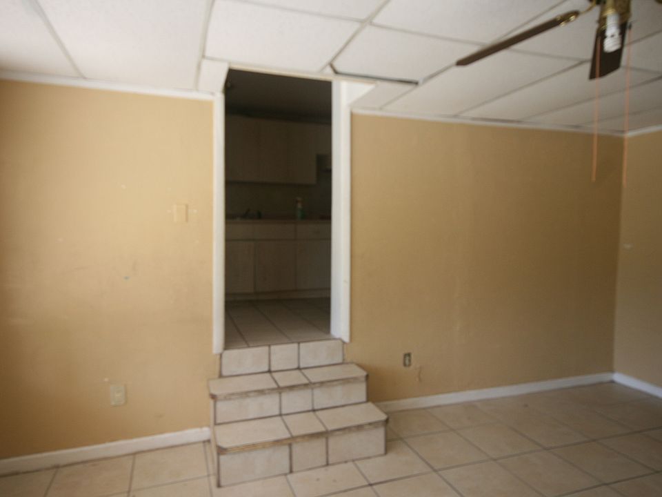 1st image of 415 N B St