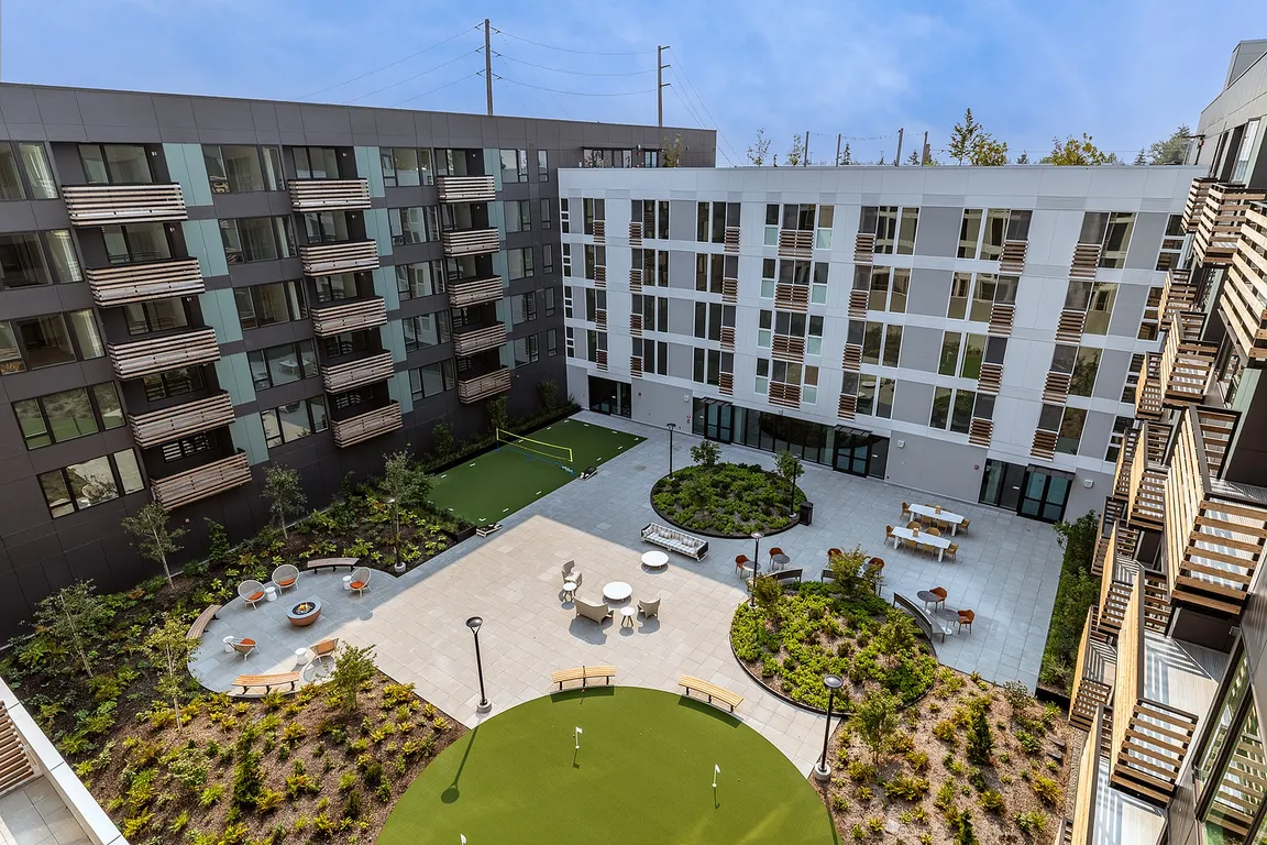 Courtyard-FE2A9885-HDR