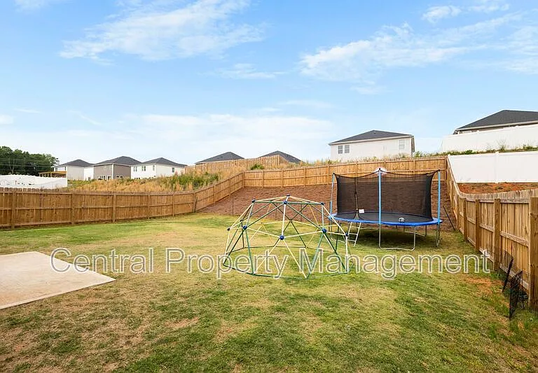 320 Lavinia Cir — Photo 29