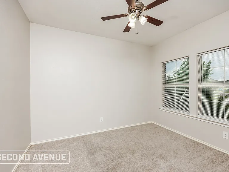 100 Clark Dr — Photo 15