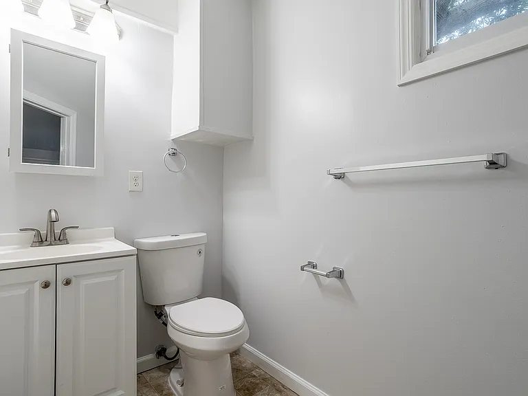17 W Buckingham Ave — Photo 8