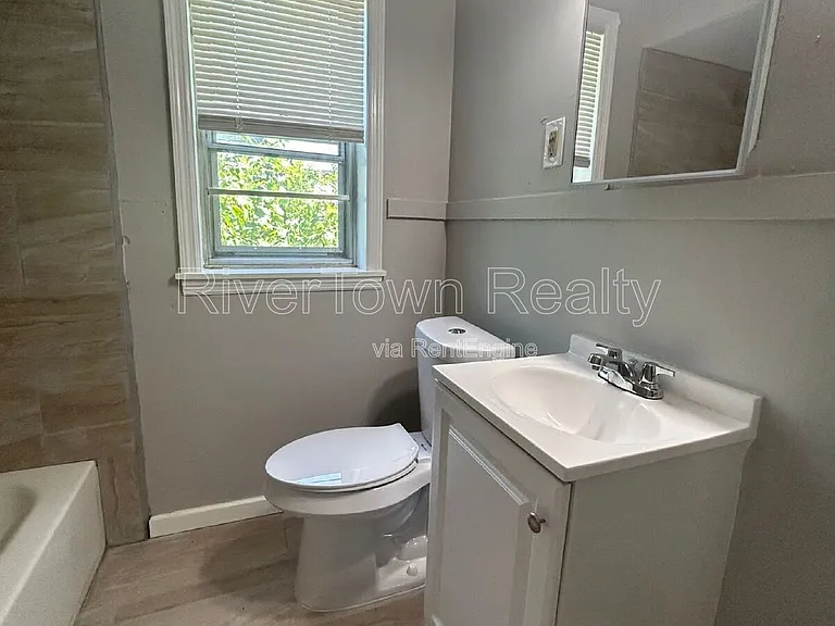 1070 E Walthal Cir — Photo 7