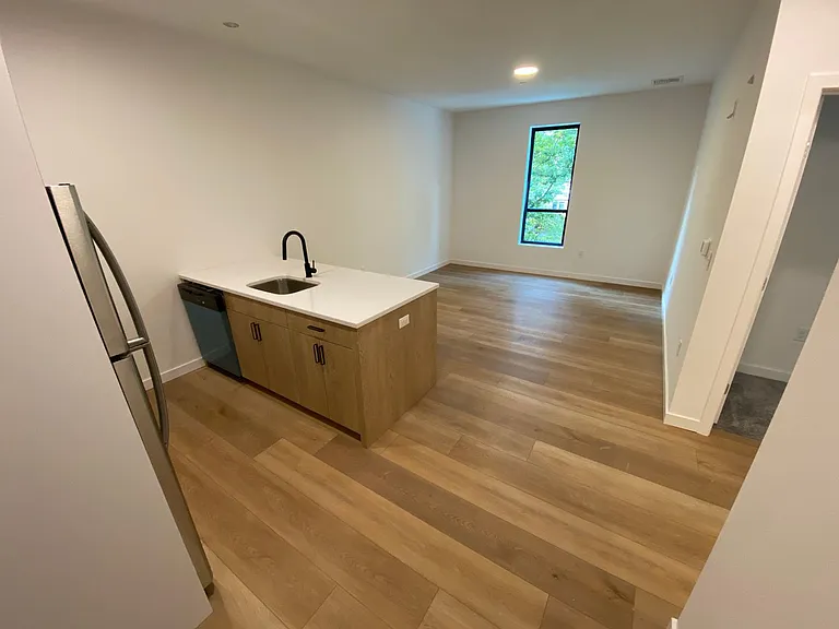 104 Howe St — Photo 53
