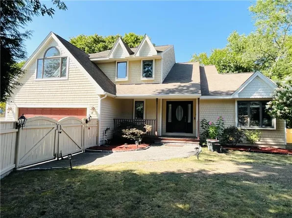 3 Sullivan Ter, Barrington, RI 02806