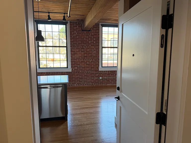 1665 Main Street — Photo 10
