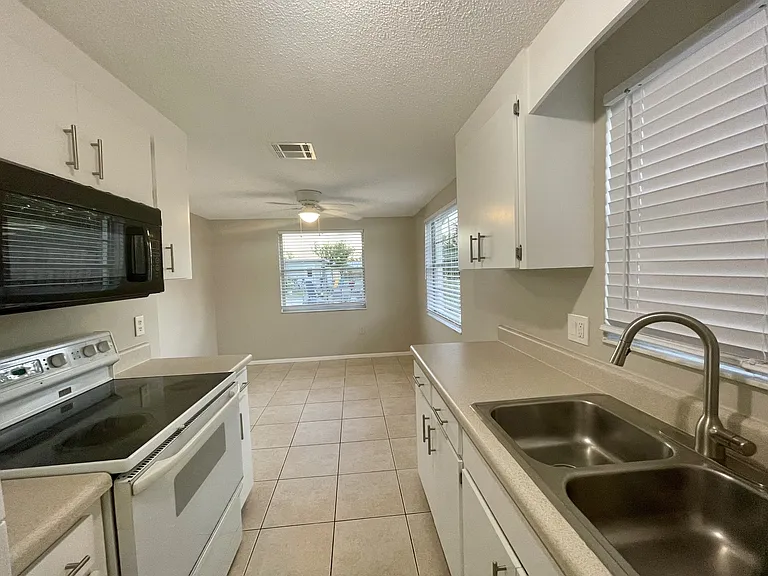 619 Shore Rd — Photo 9