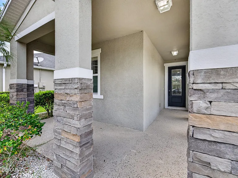 129 Formby Grande Ave — Photo 2