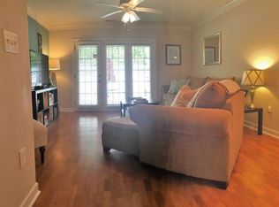 1215 Green Oaks Ln APT E, Charlotte, NC 28205