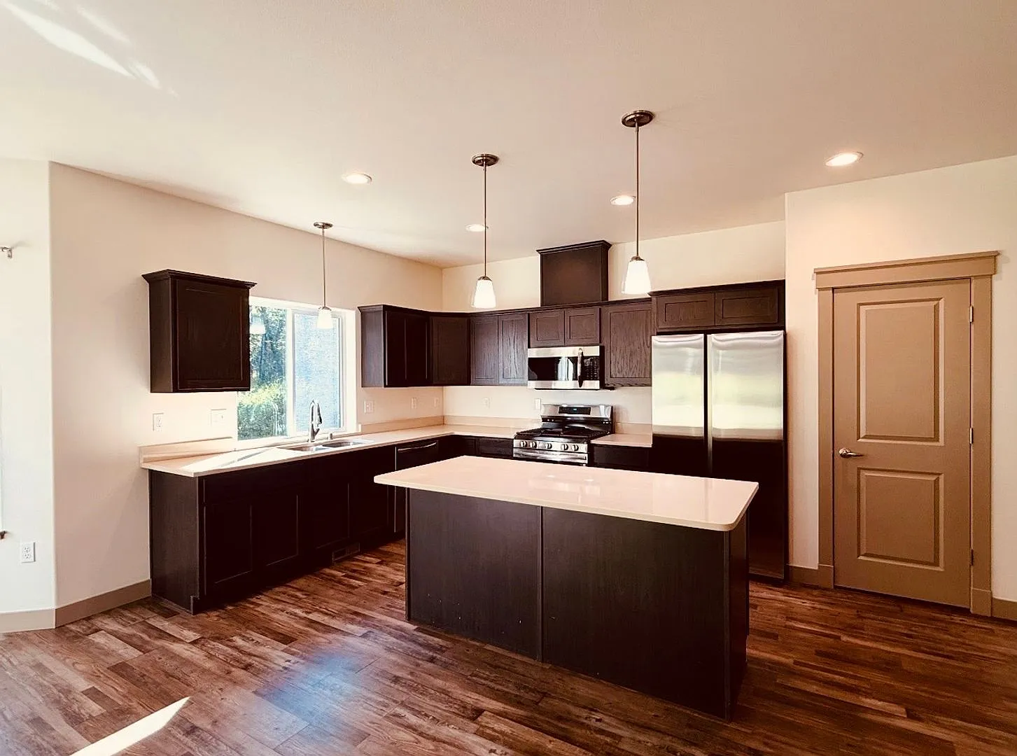Beautiful, private 3 bed, 2 bath ranch home in the heart of Palmer! — Photo 3