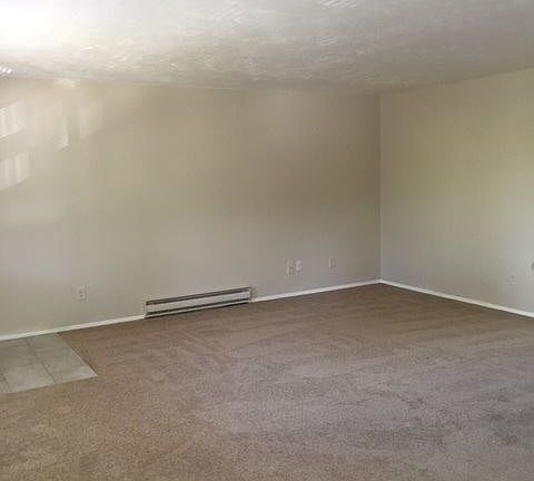 4th image of 528 Baker St APT 205