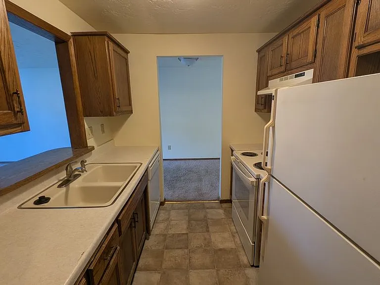 Pheasant Run Apartments — Photo 10