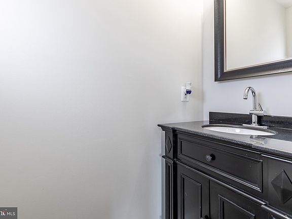 4th image of 5505 Woodlawn Manor Ct