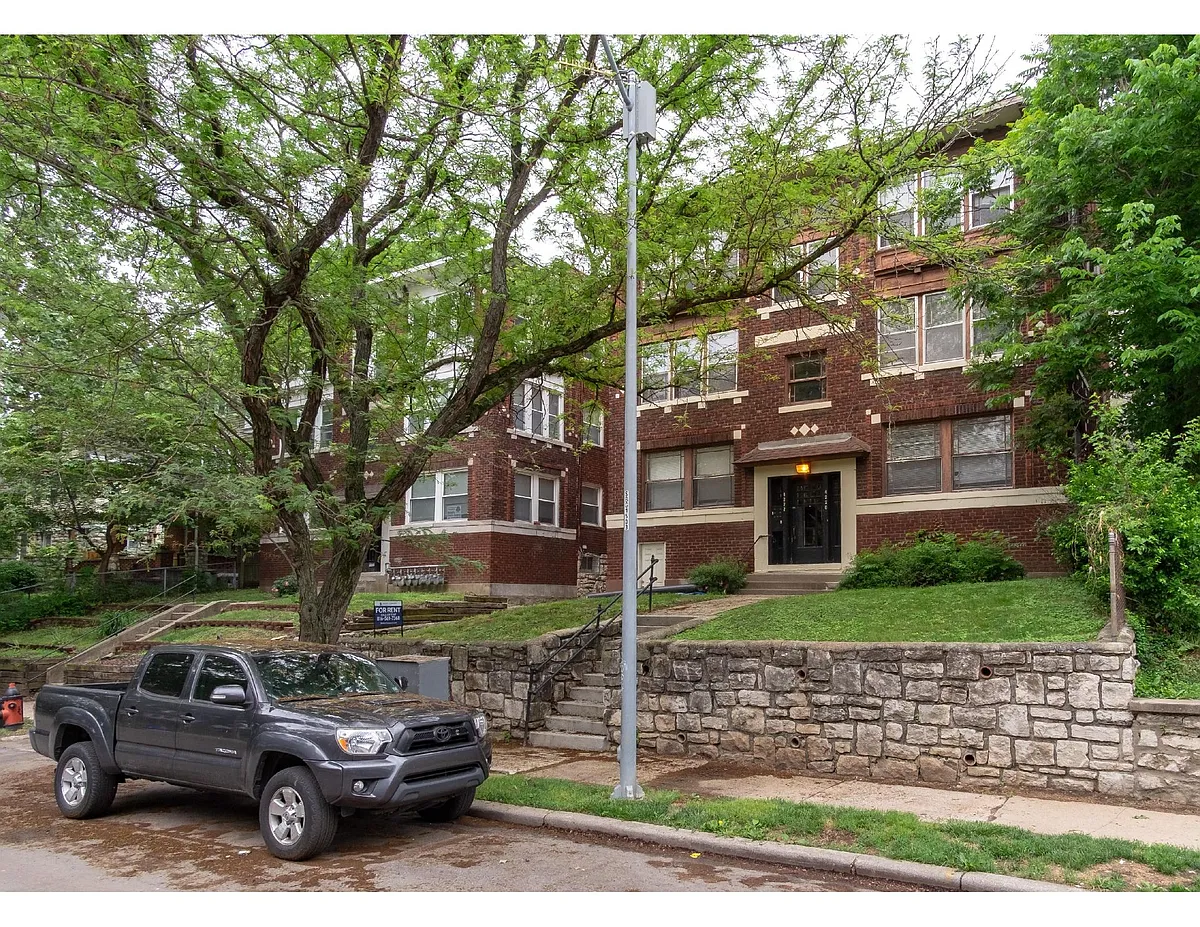 Building Photo - 4220-4222 Harrison St