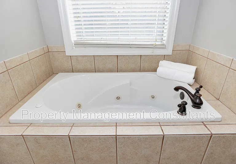 108 Blackwood Dr NW — Photo 37