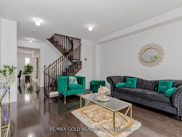 39 Chesterwood Cres — Photo 7