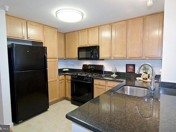 3rd image of 355 I St SW APT 122