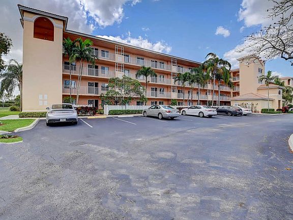 2nd image of 5810 Crystal Shores Dr APT 305