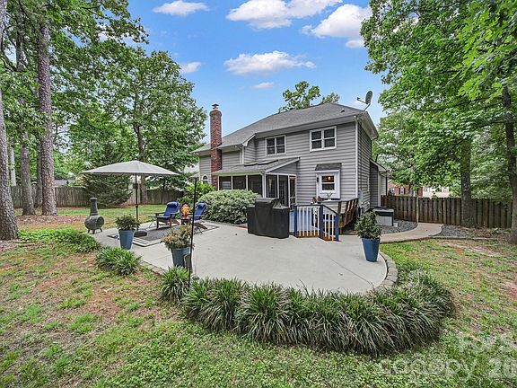 2nd image of 1109 Hawthorne Dr