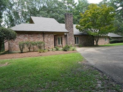 1075 Hawthorne Dr, McComb, MS, 39648