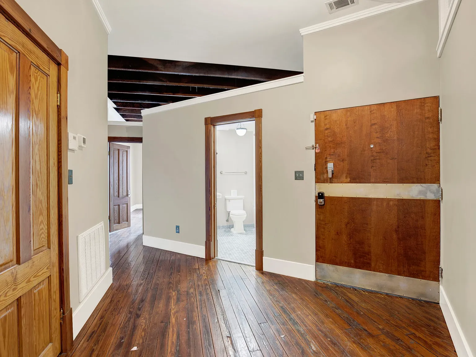 2 bed, 1000 sqft, $2,475 — Photo 2