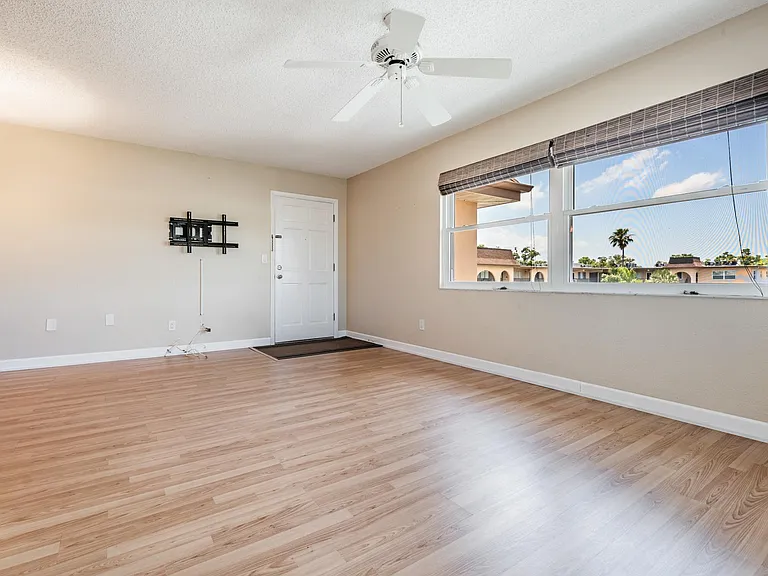 2525 W Bay Dr #B44 — Photo 15