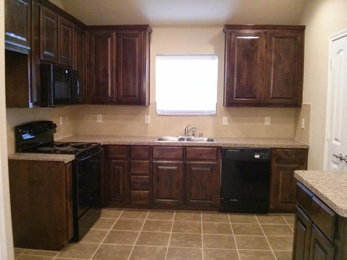 3 bed, 1234 sqft, $1,725 — Photo 2