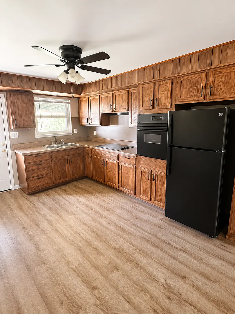 Rockwell Pointe Apartments — Photo 1