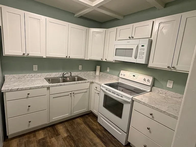 218 E 1st Ct #C — Photo 10