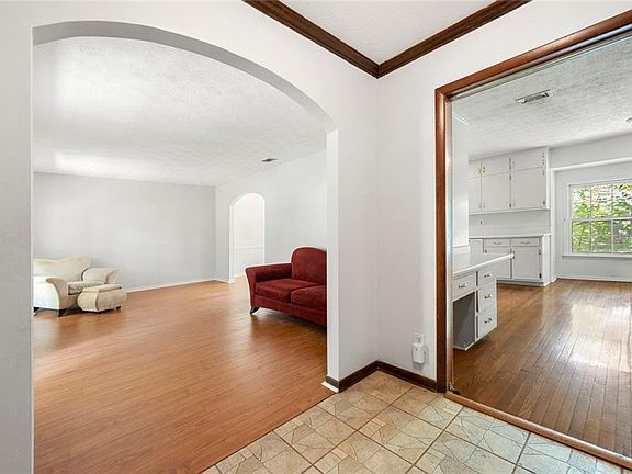 3rd image of 4000 Pinehurst Pl