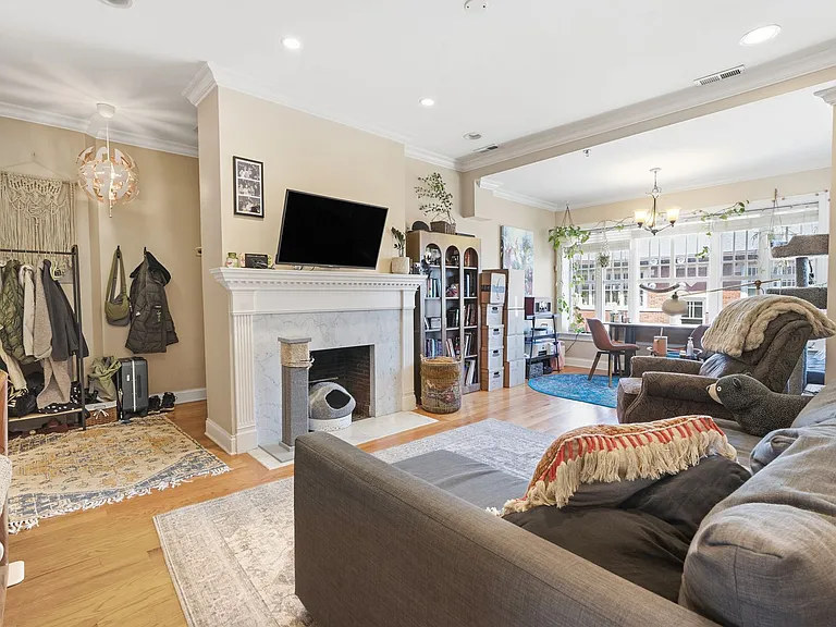 Hinman Court Condos — Photo 24