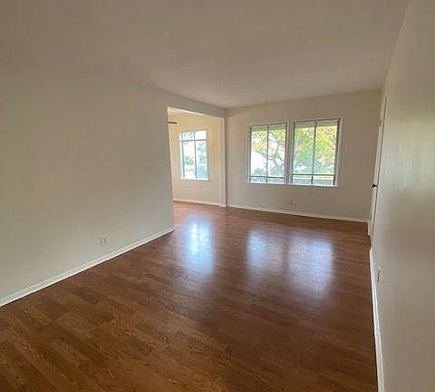 2nd image of 4453 Linden Ave APT 4
