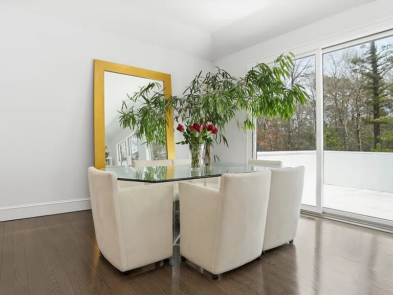 420 Maple Ave S — Photo 10