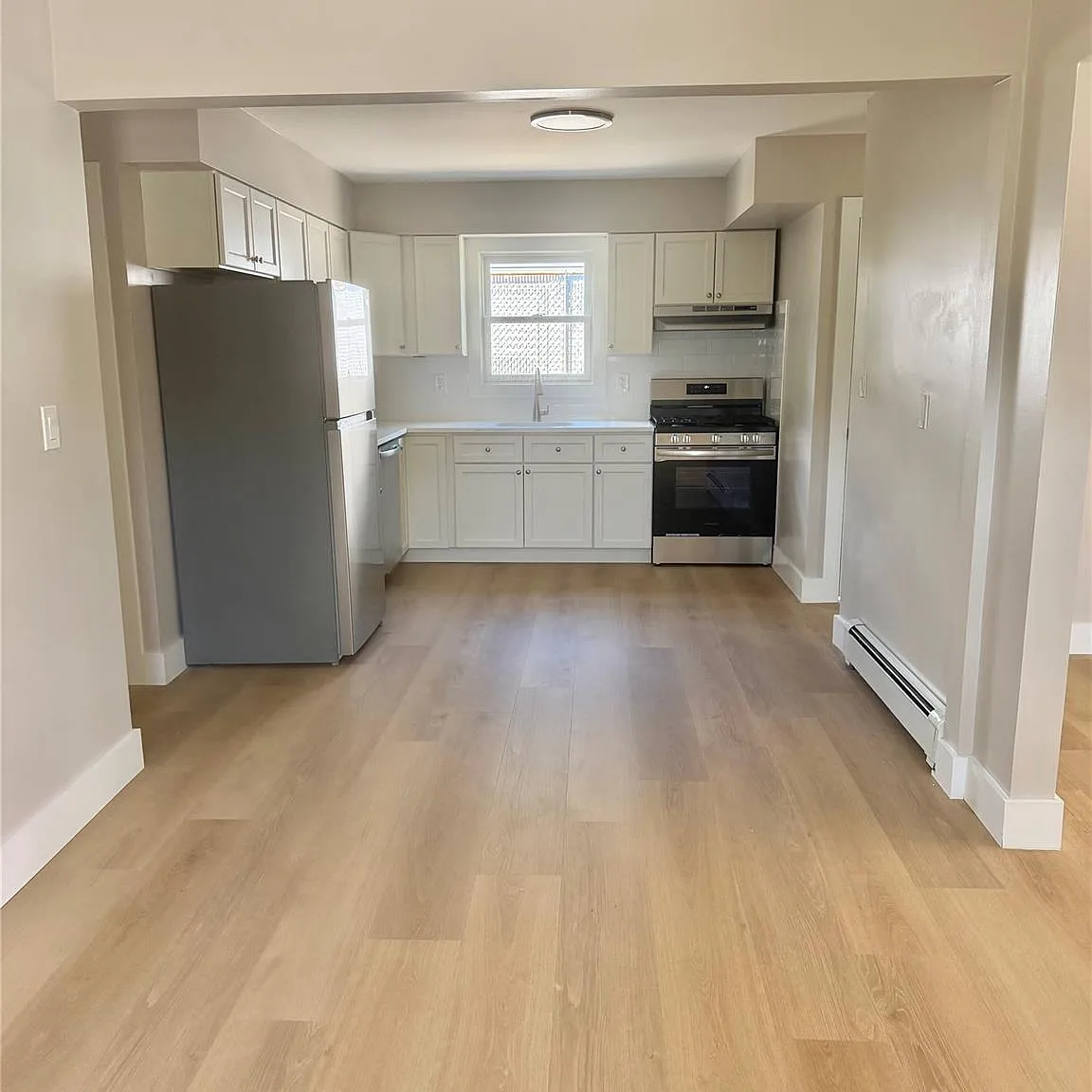 3 bed, 2.0 bath, 1700 sqft, $4,500 — Photo 3
