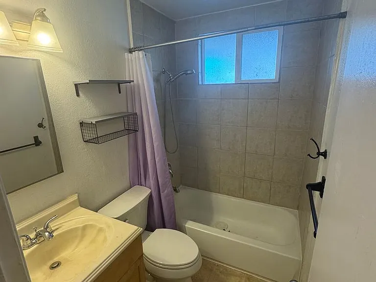 Las Palmas Apartments — Photo 13