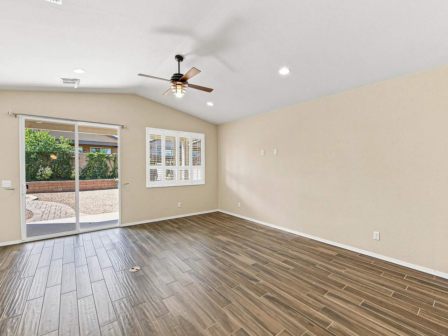 2 bed, 1594 sqft, $2,365 — Photo 4