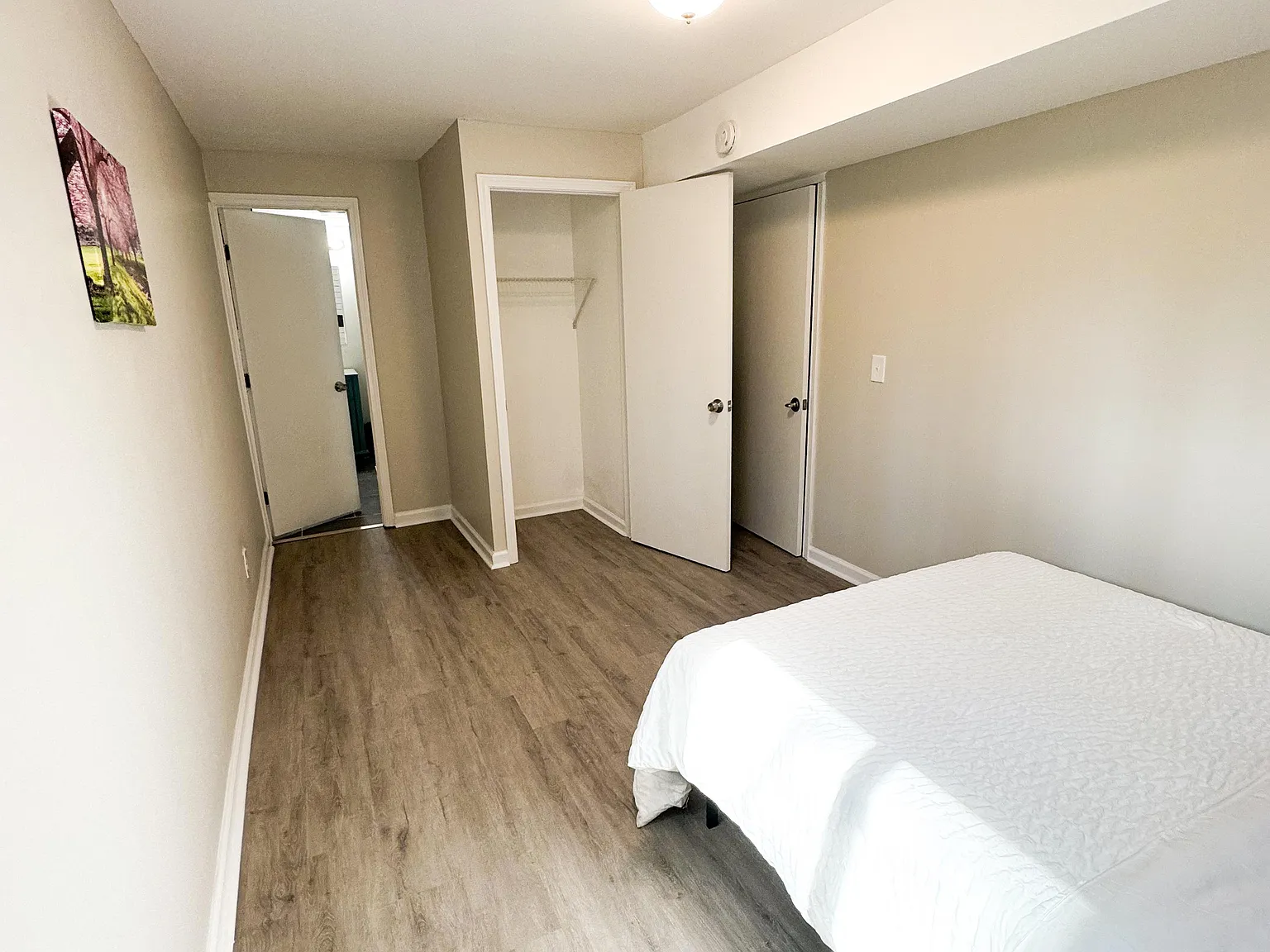 4 bed, 4.0 bath, 2600 sqft, $1,066 — Photo 2