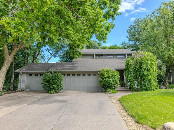 5114 Magnolia Dr, Pleasant Hill, IA 50327