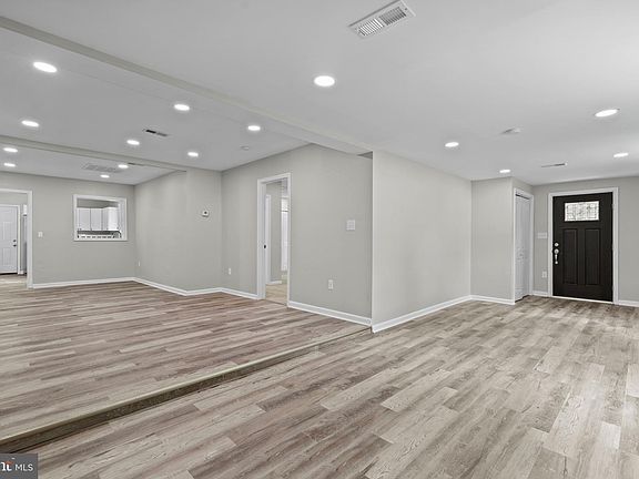 5th image of 27184 Cleveland St