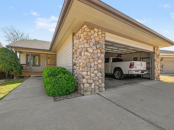4th image of 3615 Terry Point Dr