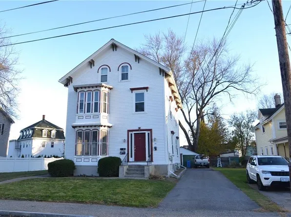 24 Arnold St, Lincoln, RI 02865