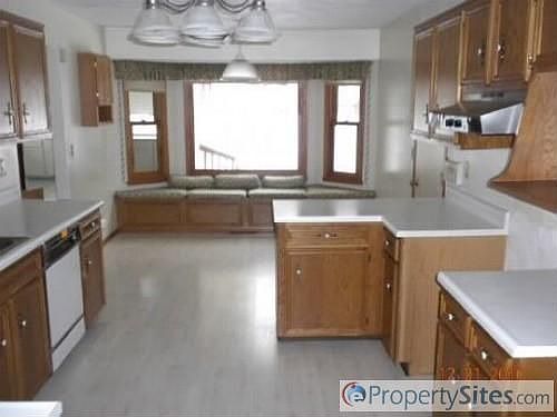 3rd image of 3308 Applewood Ln