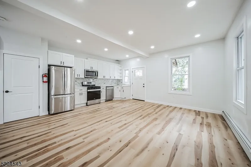 326 S Spring St — Photo 4
