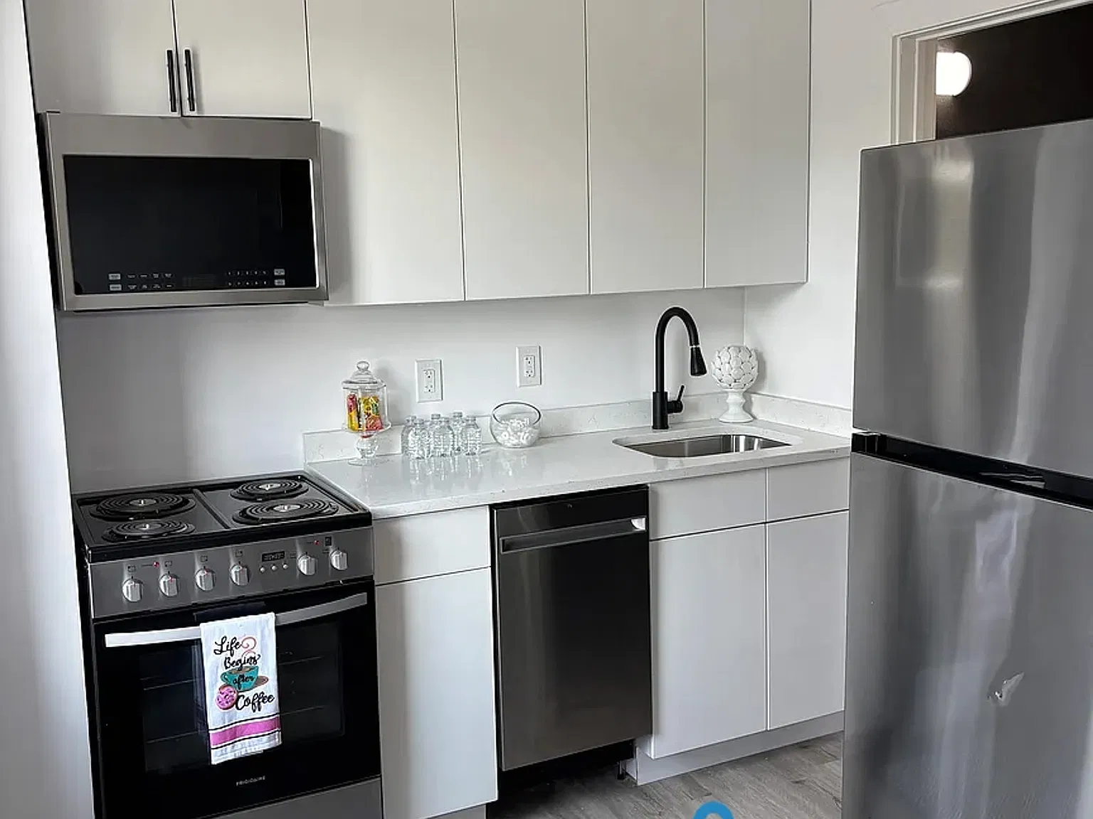 Studio, 500 sqft, $1,245 — Photo 3