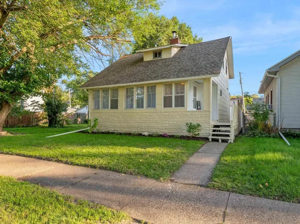 130 15th Ave, East Moline, IL 61244