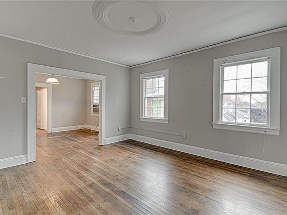 4th image of 678 Irving St