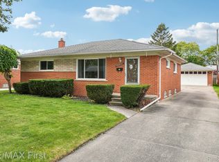 26845 Kelsey Dr, Warren, MI 48091