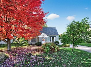 1049 Sterling St N, Maplewood, MN 55119