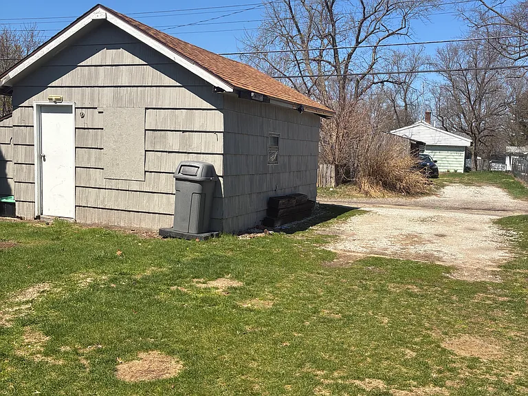 1717 E Ewing Ave — Photo 26
